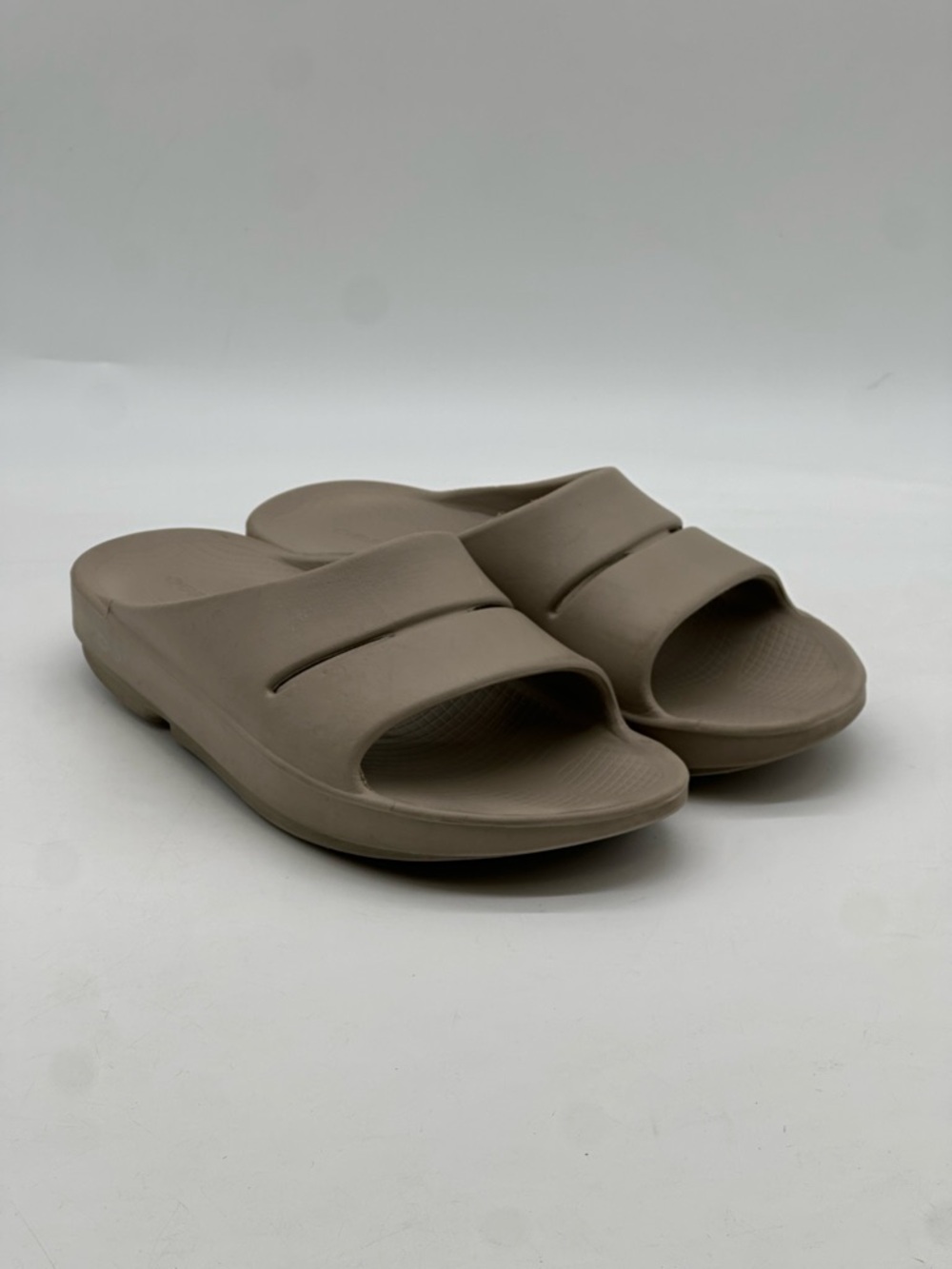 OOFOS Sandals. Size 9 - Picture 7 of 9